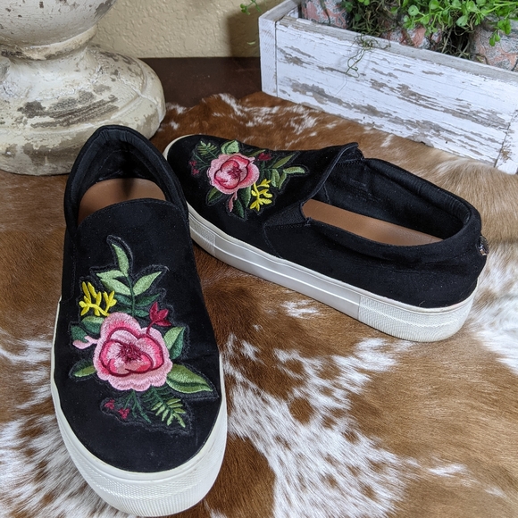 Steve Madden Garden Floral Embroidery Sneakers - Picture 2 of 9